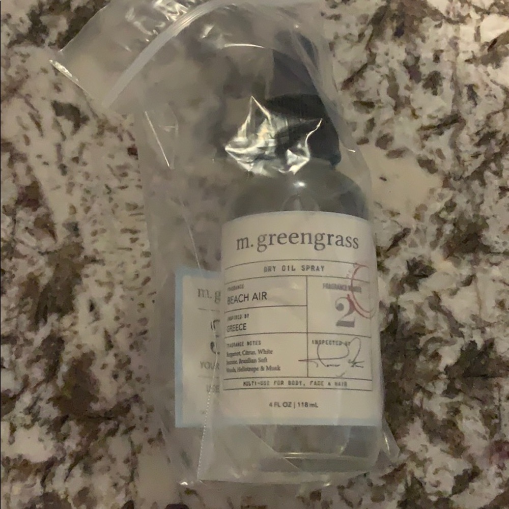 M. Greengrass dry oil spray